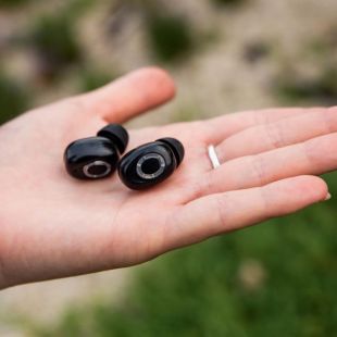 Bluetooth-гарнітура 4you VELA black (DotsDesign, BT 5.2, Гар12мес, РРЦ - 708г) - СМАЧНА ЦІНА!